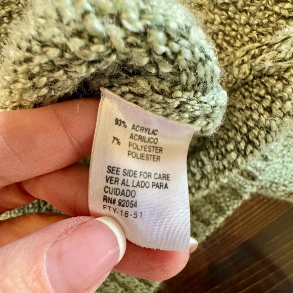 Carolyn Taylor Women’s Sage Turtleneck Sweater with Button Detail Size‎ L